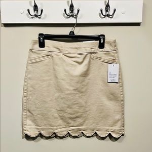 COPY - NWT 8 Croft & Barrow tan scallop Edge skort